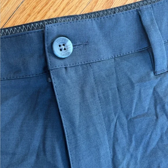 Vuori Men’s shorts - Picture 2 of 6